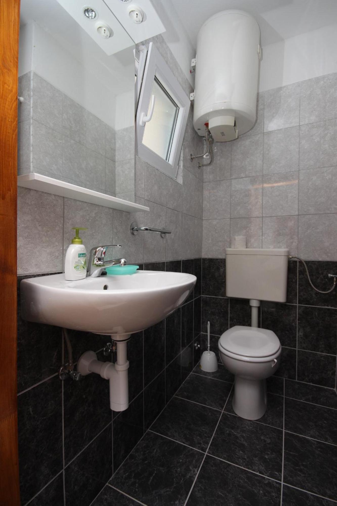 Apartments And Rooms With Parking Space Gradac, Makarska - 6819 Gradac  Quarto foto